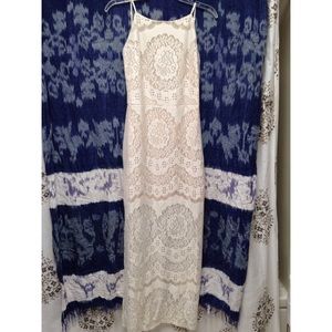 ❌SOLD❌ White lace maxi dress