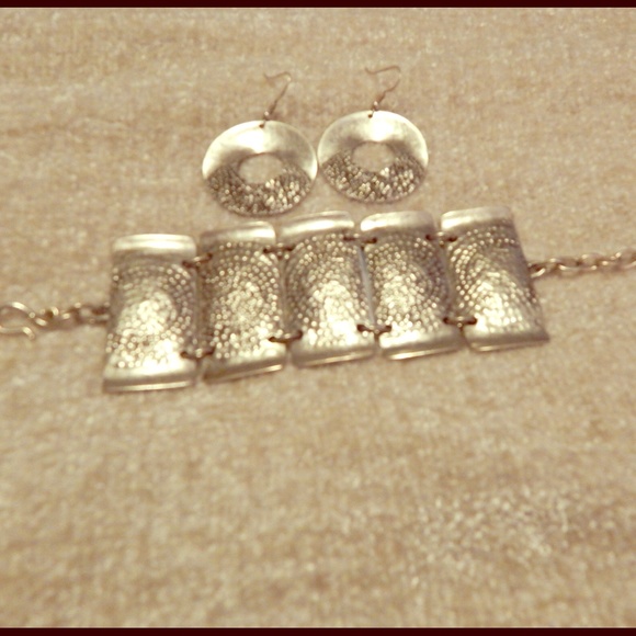 Matching bracelet and earrings set