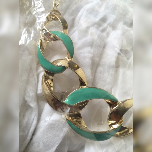 💕 New ; Chunky Fashion Statement Necklace