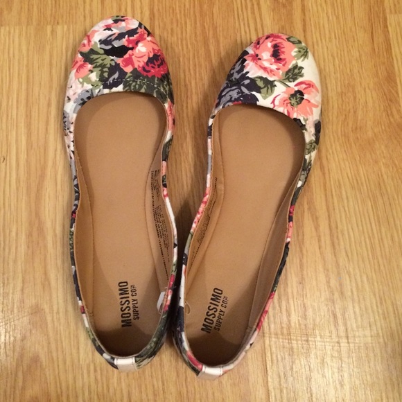 NWB Floral Flats, 7