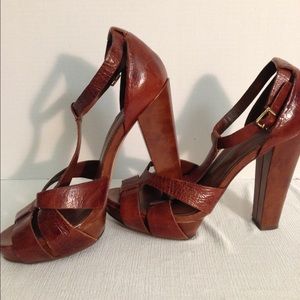 💥 BCBG SANDALS 💥