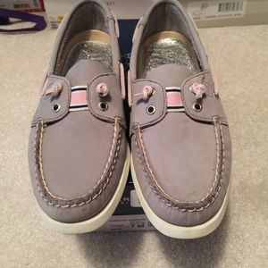 BNWT SPERRY light grey with pink detail