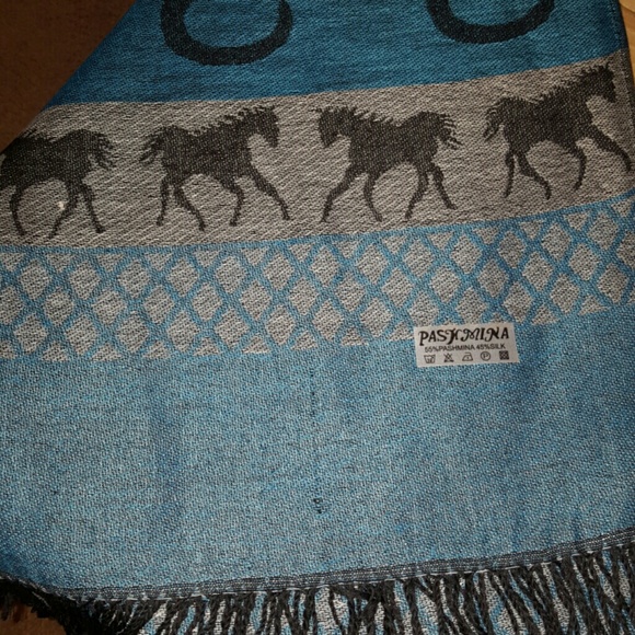 Super cute Cowgirl Scarf - Picture 2 of 2