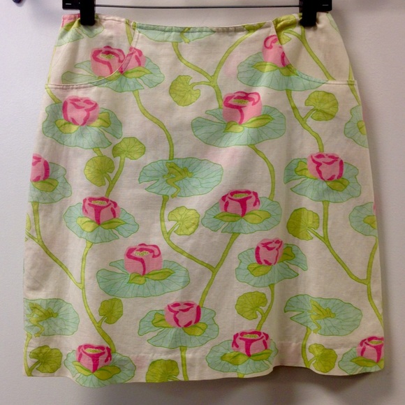 Lilly Pulitzer Lily Pad & frog print skirt
Size 10