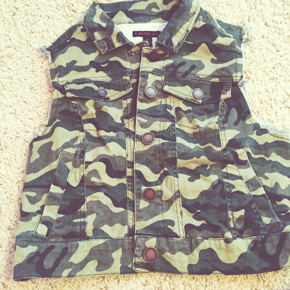 Camouflage vest