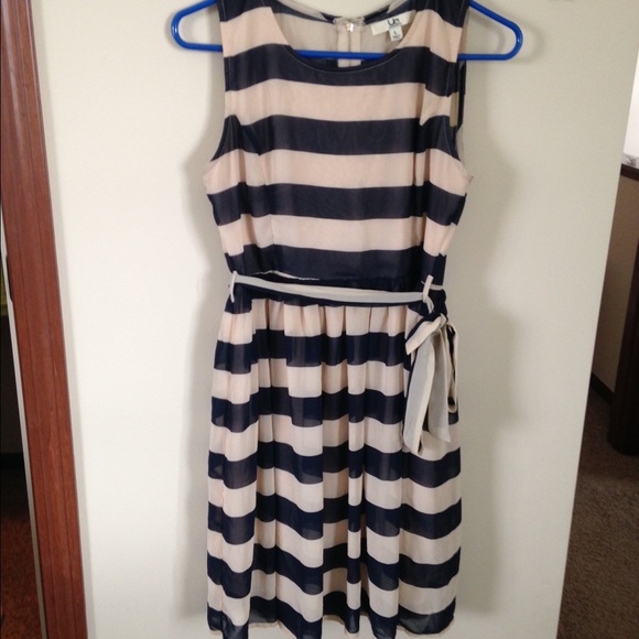 *********SOLD********Pretty striped dress