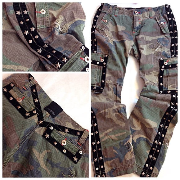 ‼️CLEARANCE‼️Stud embellished Camo cargo jeans - Picture 3 of 3