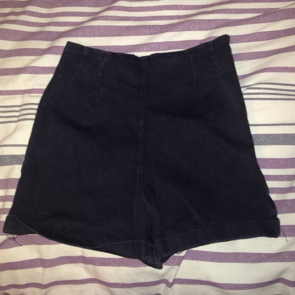 Brandy Melville bruna shorts