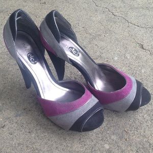 Rue 21 black, fuchsia, and gray, heals.