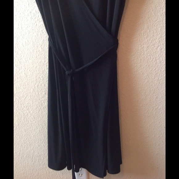 Alfani Short Sleeve Black Wrap Dress. LBD - Picture 3 of 4