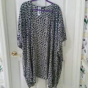 Brandy Melville Long Daisy Kimono