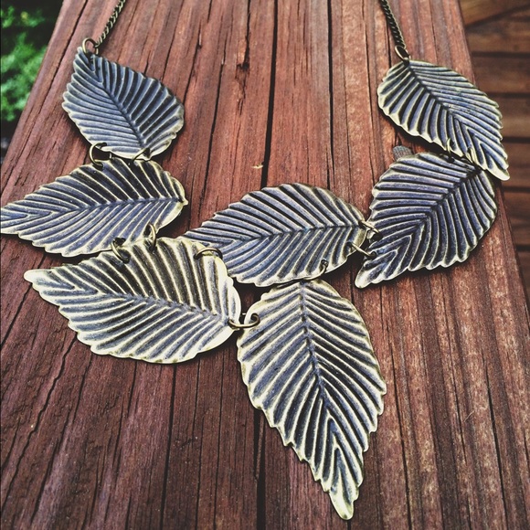 Jewelry - Brand new leaf necklace