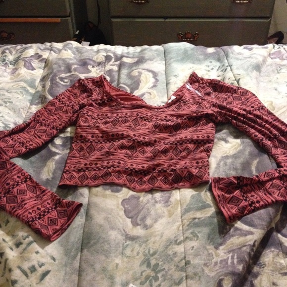 Crop top long sleeve shirt