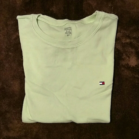 󾠯Light green Tommy Hilfiger shirt
