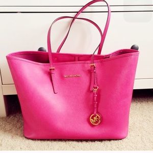 Authentic Michael Kors jet set tote in hot pink