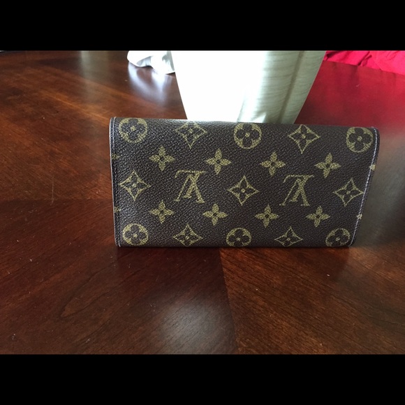 Sold Authentic Louis Vuitton Josephine wallet - Picture 2 of 4
