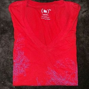 󾠯Beautiful Gap red vneck with tree design