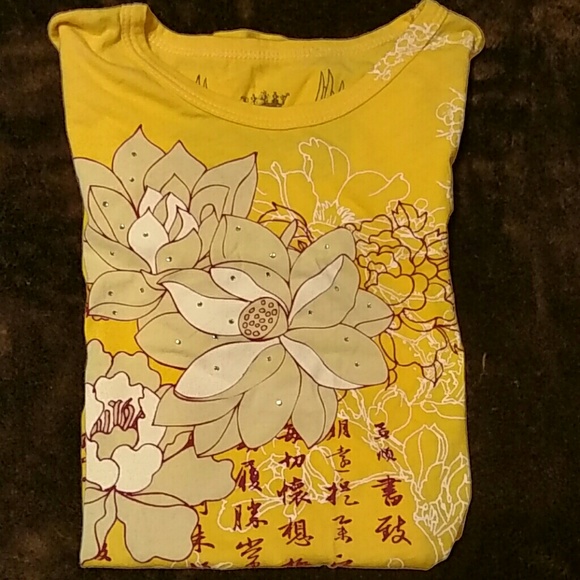 󾠯Yellow shirt