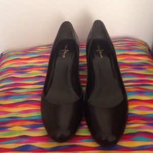 Black low wedged heel