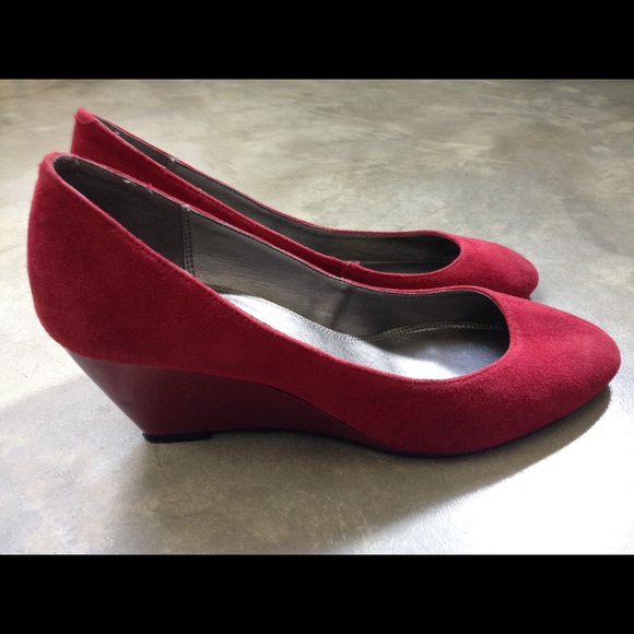 Kelly & Katie Suede Red Wedges