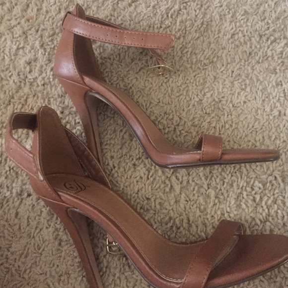 Tan strapped heels.