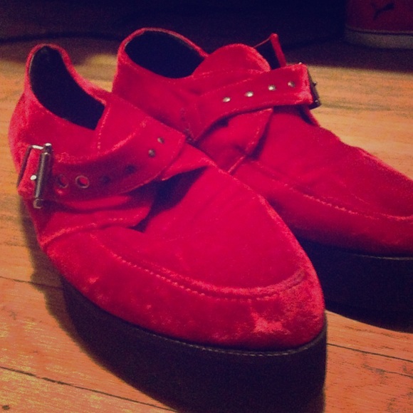 Red velvet Oxford style creepers