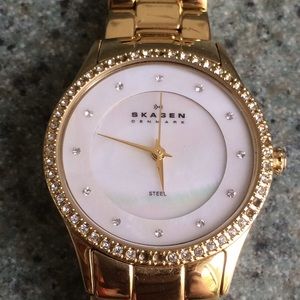 ✂️Skagen Gold Crystal Bezel Watch