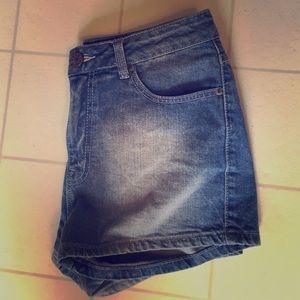 💥CLOSET CLEAR OUT💥 BDG light wash Jean shorts