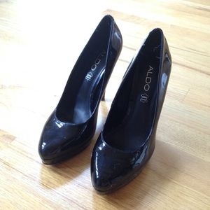 Aldo black patent leather pumps (Size 6)
