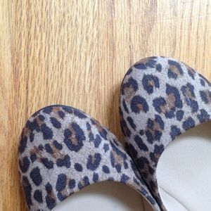 Cheetah print flats (Size 6)