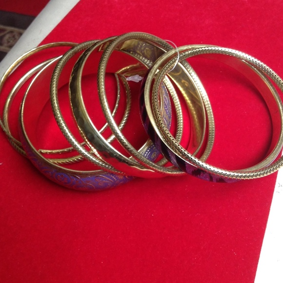 Simple but elegant bangles - Picture 3 of 3