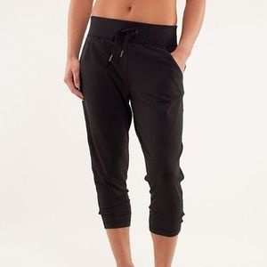 lululemon - Free Fall Crop - Dark Gray - 8
