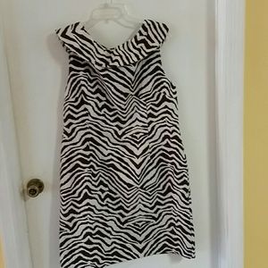 Sleeveless with unique collar