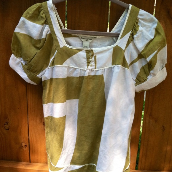 Banana Republic green and white geometric blouse
