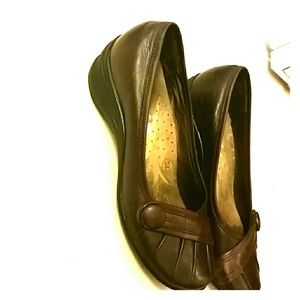 Hush Puppies brown flats