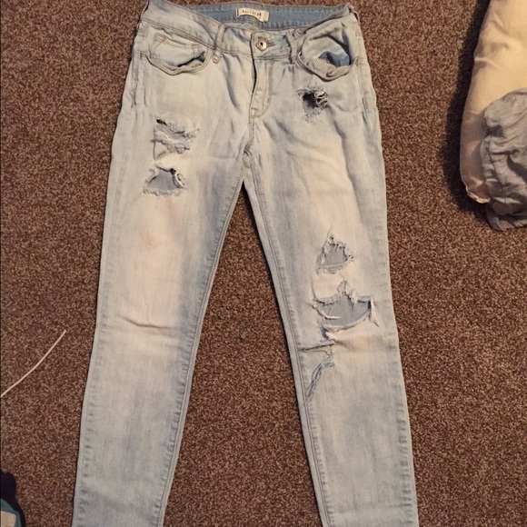 Super distressed bullhead jeans light wash