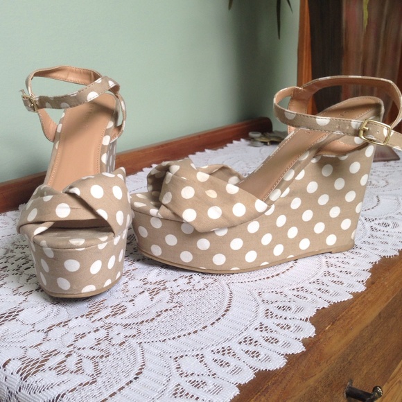 Polka dot wedges⚪️⚫️