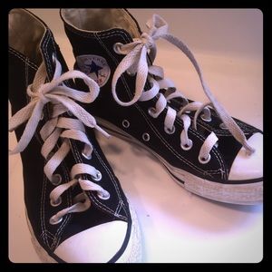 Classic high top black converse!