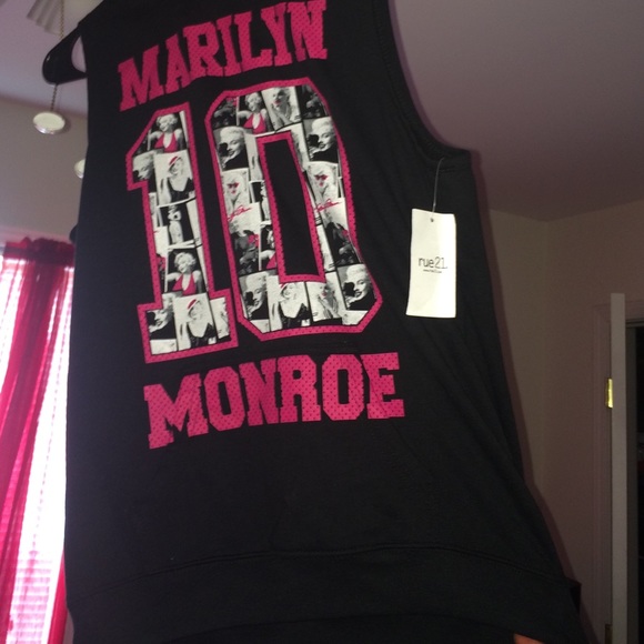 Marilyn Monroe shirt.