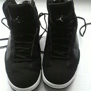 nike air jorden mens,size 10 .5 US black and white