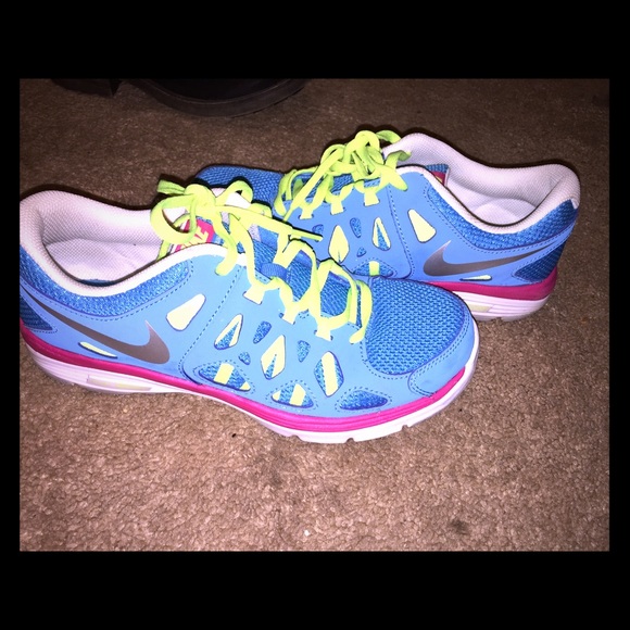 Nike dual fusion 6.5Y (fits women's 8)