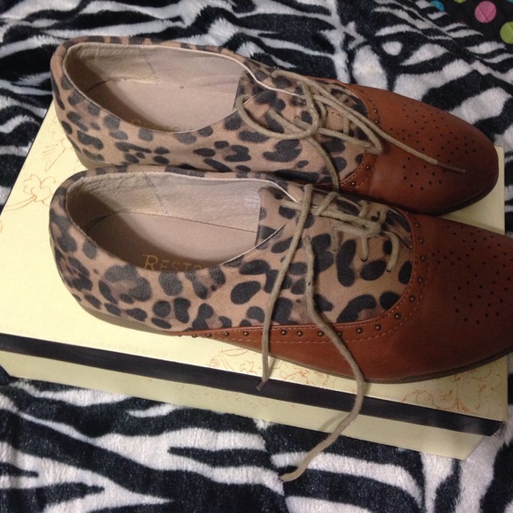 Cognac and leopard Chaplin flats - Picture 2 of 3