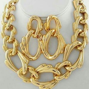 CHUNKY GOLD NECKLACE