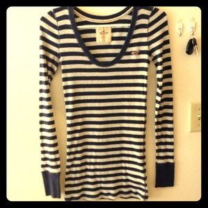 Hollister Low-Cut Long-Sleeved Shirt