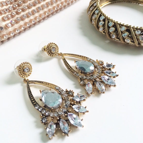 New. Tear drop earrings. - Picture 1 of 3