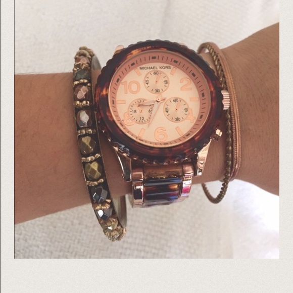 WATCH✨ - Picture 2 of 4