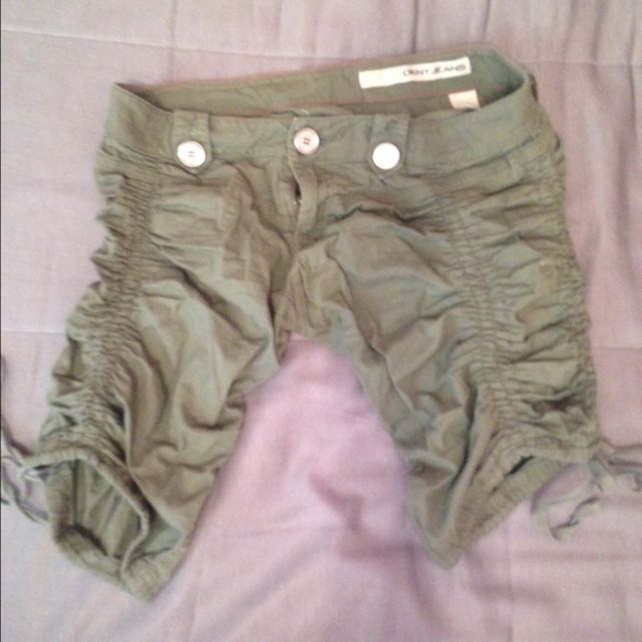 ❌SOLD❌ DKNY Cargo capris