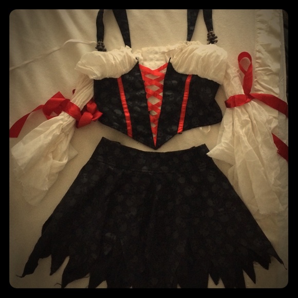 Short sexy pirate costume