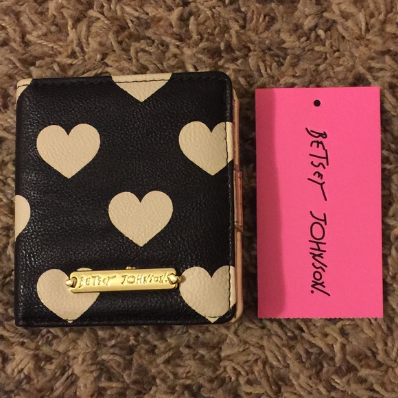 Betsey Johnson Heart small wallet