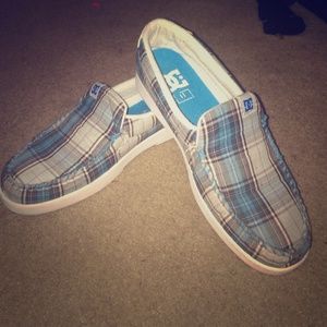 Men's DC slip on shoes.